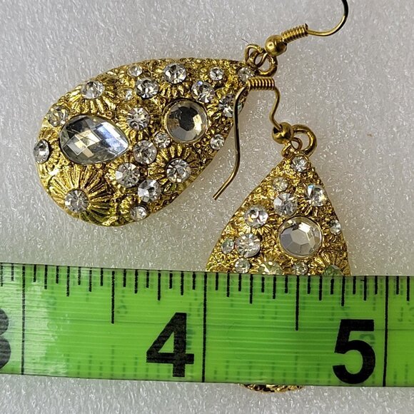 Gold Tone Oval Earrings with embedded Glittering Clear Fashion Crystal Stones - Picture 7 of 13